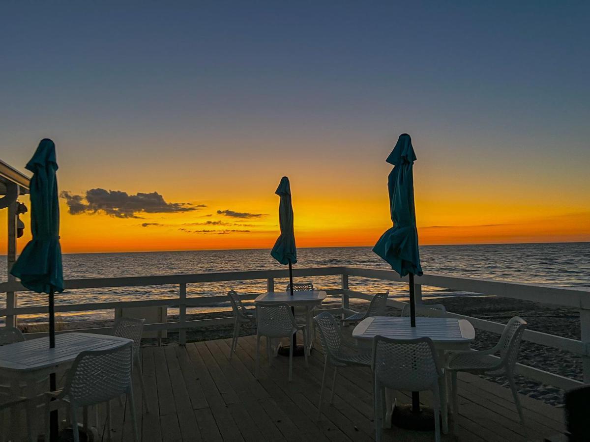 אנגלווד Pearl Beach Inn מראה חיצוני תמונה