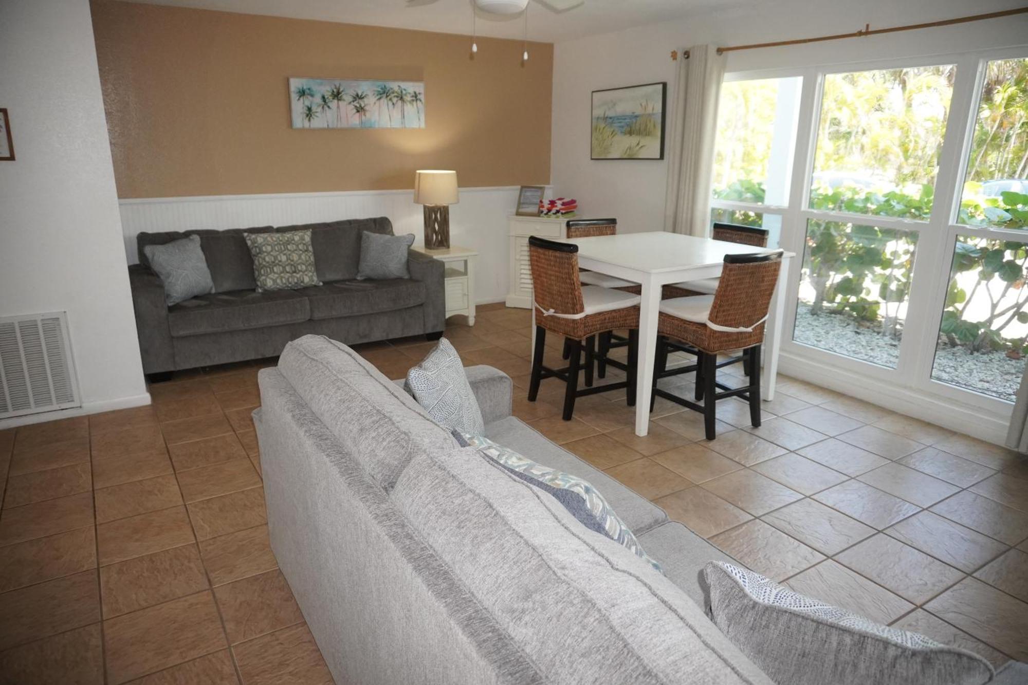 אנגלווד Pearl Beach Inn מראה חיצוני תמונה